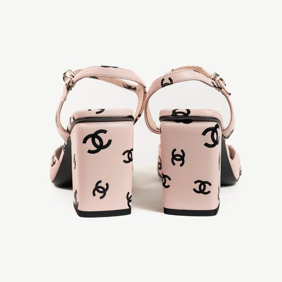 Chanel 22S Light Pink CC-Print Leather Sandals - Picture 3 of 11